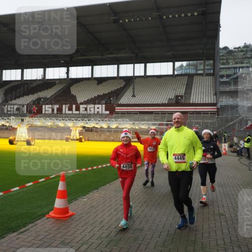 07.12.2025 - St. Pauli X-Mass-Run No. 15 Fabian Wolf http://msf.ph/oto/9395205 07.12.2025 10:28:49 Ziel 1095, 1566, 2046, 2051, 2397, 4265, 4291, 4414, 4446, 4449, 4450, 4543, 4544 meine-sportfotos.de