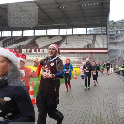 07.12.2025 - St. Pauli X-Mass-Run No. 15 Fabian Wolf http://msf.ph/oto/9395214 07.12.2025 10:28:51 Ziel 1095, 1308, 1330, 1566, 2046, 2051, 2397, 4265, 4291, 4414, 4446, 4449, 4450, 4543, 4544 meine-sportfotos.de
