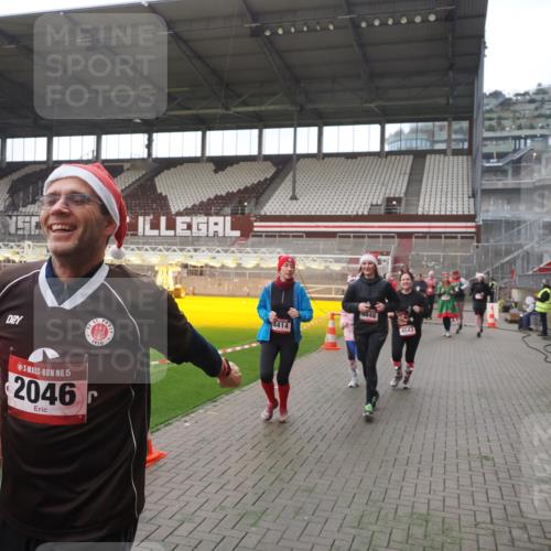 07.12.2025 - St. Pauli X-Mass-Run No. 15 Fabian Wolf http://msf.ph/oto/9395216 07.12.2025 10:28:52 Ziel 1095, 1308, 1330, 1566, 2046, 2051, 2397, 3669, 4265, 4291, 4414, 4446, 4449, 4450, 4543, 4544 meine-sportfotos.de