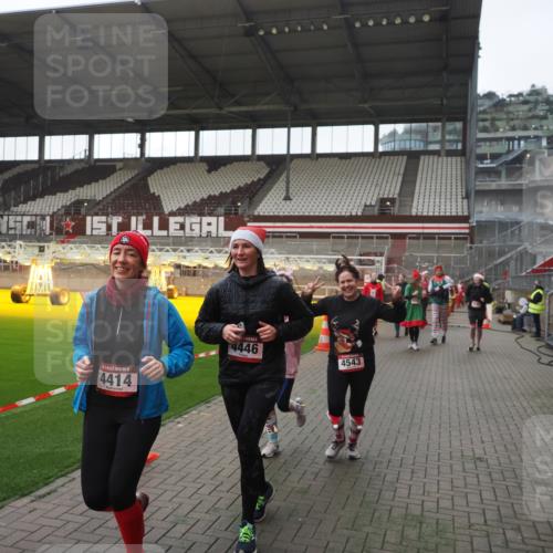07.12.2025 - St. Pauli X-Mass-Run No. 15 Fabian Wolf http://msf.ph/oto/9395222 07.12.2025 10:28:53 Ziel 1095, 1308, 1330, 1566, 2046, 2051, 2397, 3669, 4265, 4291, 4414, 4446, 4449, 4450, 4543, 4544 meine-sportfotos.de