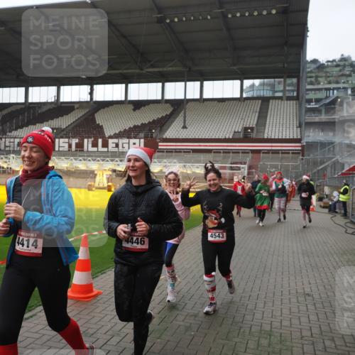 07.12.2025 - St. Pauli X-Mass-Run No. 15 Fabian Wolf http://msf.ph/oto/9395223 07.12.2025 10:28:53 Ziel 1095, 1308, 1330, 1566, 2046, 2051, 2397, 3669, 4265, 4291, 4414, 4446, 4449, 4450, 4543, 4544 meine-sportfotos.de
