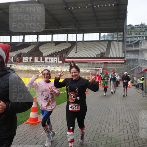 07.12.2025 - St. Pauli X-Mass-Run No. 15 Fabian Wolf http://msf.ph/oto/9395226 07.12.2025 10:28:54 Ziel 1095, 1308, 1330, 1566, 2046, 2051, 2397, 3669, 4073, 4265, 4291, 4414, 4446, 4449, 4450, 4543, 4544 meine-sportfotos.de