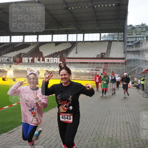07.12.2025 - St. Pauli X-Mass-Run No. 15 Fabian Wolf http://msf.ph/oto/9395227 07.12.2025 10:28:54 Ziel 1095, 1308, 1330, 1566, 2046, 2051, 2397, 3669, 4073, 4265, 4291, 4414, 4446, 4449, 4450, 4543, 4544 meine-sportfotos.de