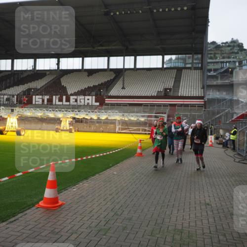 07.12.2025 - St. Pauli X-Mass-Run No. 15 Fabian Wolf http://msf.ph/oto/9395231 07.12.2025 10:28:55 Ziel 1095, 1308, 1330, 1566, 2046, 2051, 2397, 3669, 4073, 4265, 4291, 4414, 4446, 4449, 4450, 4543, 4544 meine-sportfotos.de