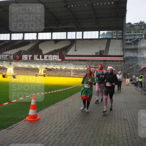 07.12.2025 - St. Pauli X-Mass-Run No. 15 Fabian Wolf http://msf.ph/oto/9395232 07.12.2025 10:28:56 Ziel 1095, 1308, 1330, 1566, 2046, 2051, 2397, 3669, 4073, 4265, 4291, 4414, 4446, 4449, 4450, 4543, 4544 meine-sportfotos.de