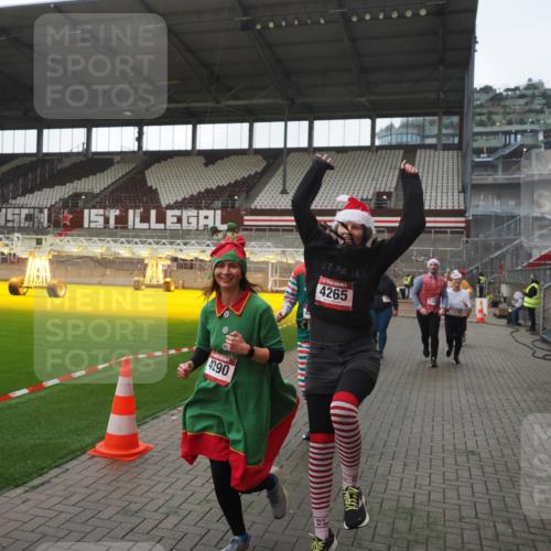 07.12.2025 - St. Pauli X-Mass-Run No. 15 Fabian Wolf http://msf.ph/oto/9395237 07.12.2025 10:28:57 Ziel 1095, 1308, 1330, 1566, 2046, 2051, 2397, 3669, 4073, 4265, 4291, 4414, 4446, 4449, 4450, 4543, 4544 meine-sportfotos.de