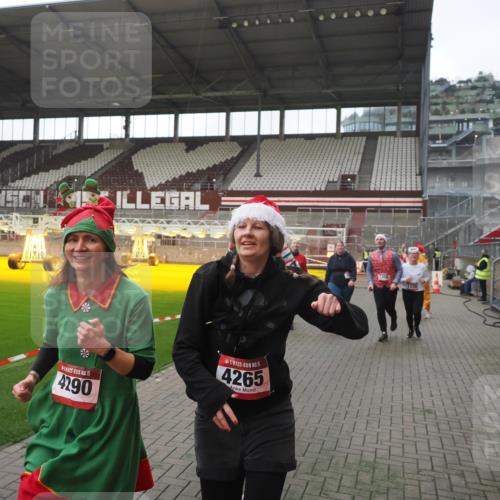 07.12.2025 - St. Pauli X-Mass-Run No. 15 Fabian Wolf http://msf.ph/oto/9395239 07.12.2025 10:28:57 Ziel 1095, 1308, 1330, 1566, 2046, 2051, 2397, 3669, 4073, 4265, 4291, 4414, 4446, 4449, 4450, 4543, 4544 meine-sportfotos.de
