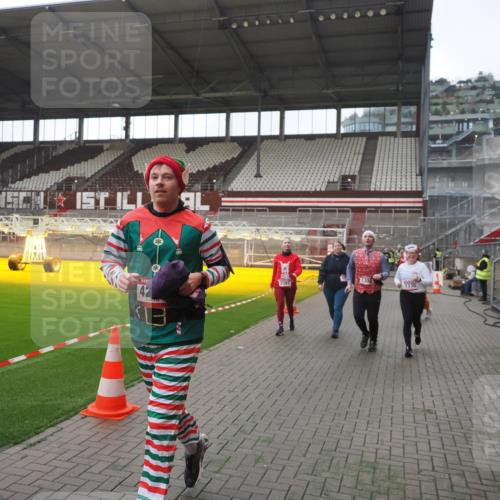 07.12.2025 - St. Pauli X-Mass-Run No. 15 Fabian Wolf http://msf.ph/oto/9395241 07.12.2025 10:28:58 Ziel 1095, 1308, 1330, 1566, 2046, 2051, 2397, 2874, 3669, 4073, 4265, 4291, 4414, 4446, 4449, 4450, 4543, 4544 meine-sportfotos.de