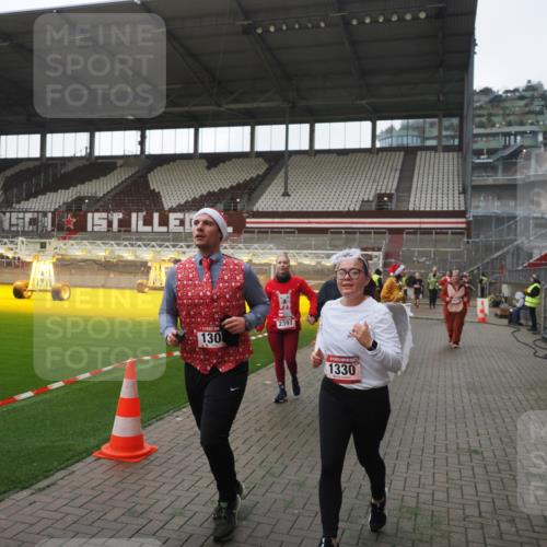 07.12.2025 - St. Pauli X-Mass-Run No. 15 Fabian Wolf http://msf.ph/oto/9395247 07.12.2025 10:29:00 Ziel 1095, 1308, 1330, 1566, 2046, 2051, 2397, 2874, 3669, 4073, 4265, 4291, 4414, 4446, 4449, 4450, 4543, 4544 meine-sportfotos.de