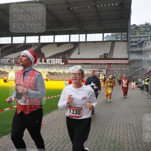 07.12.2025 - St. Pauli X-Mass-Run No. 15 Fabian Wolf http://msf.ph/oto/9395249 07.12.2025 10:29:01 Ziel 161, 165, 1095, 1308, 1330, 1566, 2046, 2051, 2397, 2874, 3669, 4073, 4265, 4291, 4414, 4446, 4449, 4450, 4543, 4544 meine-sportfotos.de