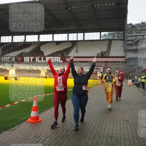 07.12.2025 - St. Pauli X-Mass-Run No. 15 Fabian Wolf http://msf.ph/oto/9395254 07.12.2025 10:29:02 Ziel 161, 165, 1095, 1308, 1330, 1566, 2046, 2051, 2397, 2874, 3669, 4073, 4265, 4291, 4414, 4446, 4543, 4544 meine-sportfotos.de