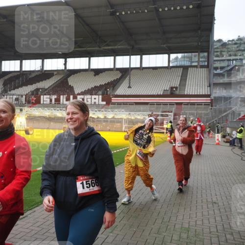 07.12.2025 - St. Pauli X-Mass-Run No. 15 Fabian Wolf http://msf.ph/oto/9395261 07.12.2025 10:29:03 Ziel 161, 165, 1308, 1330, 1566, 2397, 2874, 3669, 4073, 4265, 4291, 4414, 4446, 4543, 4544 meine-sportfotos.de