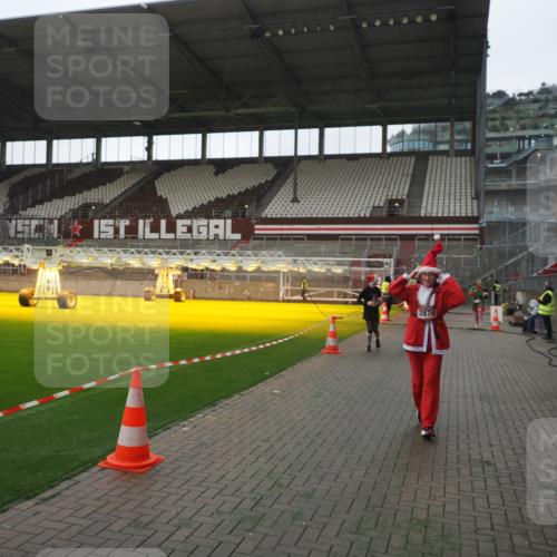 07.12.2025 - St. Pauli X-Mass-Run No. 15 Fabian Wolf http://msf.ph/oto/9395277 07.12.2025 10:29:07 Ziel 161, 165, 1308, 1330, 2874, 3299, 3669, 3938, 3942, 4073, 4265, 4291 meine-sportfotos.de