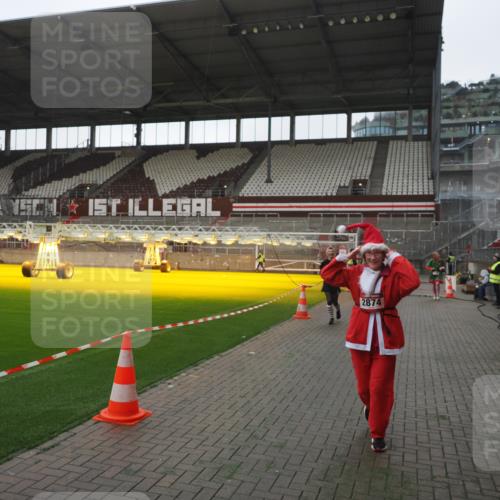 07.12.2025 - St. Pauli X-Mass-Run No. 15 Fabian Wolf http://msf.ph/oto/9395281 07.12.2025 10:29:07 Ziel 161, 165, 1308, 1330, 2874, 3299, 3669, 3938, 3942, 4073, 4265, 4291 meine-sportfotos.de