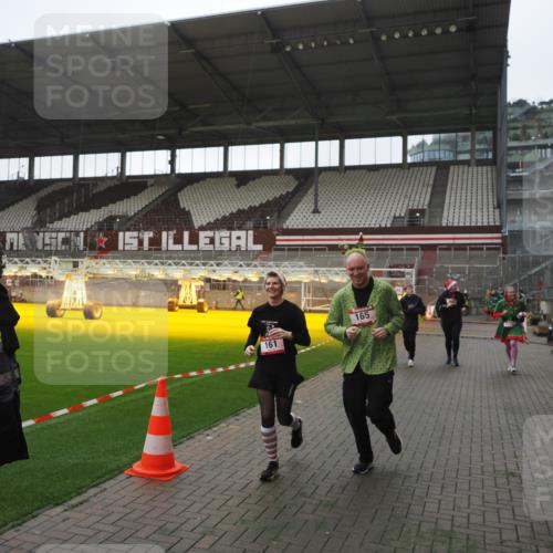 07.12.2025 - St. Pauli X-Mass-Run No. 15 Fabian Wolf http://msf.ph/oto/9395295 07.12.2025 10:29:11 Ziel 161, 165, 2874, 3299, 3669, 3938, 3942, 4073 meine-sportfotos.de