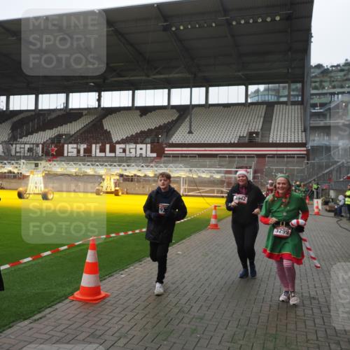 07.12.2025 - St. Pauli X-Mass-Run No. 15 Fabian Wolf http://msf.ph/oto/9395303 07.12.2025 10:29:14 Ziel 161, 165, 1548, 1677, 2874, 3299, 3938, 3942, 4073 meine-sportfotos.de