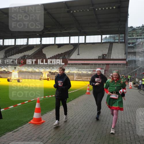 07.12.2025 - St. Pauli X-Mass-Run No. 15 Fabian Wolf http://msf.ph/oto/9395304 07.12.2025 10:29:14 Ziel 161, 165, 1548, 1677, 2874, 3299, 3938, 3942, 4073 meine-sportfotos.de