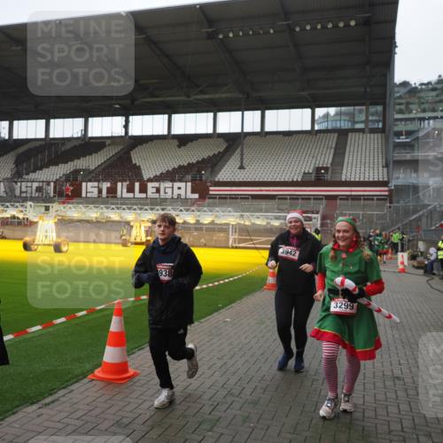 07.12.2025 - St. Pauli X-Mass-Run No. 15 Fabian Wolf http://msf.ph/oto/9395305 07.12.2025 10:29:14 Ziel 161, 165, 1548, 1677, 2874, 3299, 3938, 3942, 4073 meine-sportfotos.de