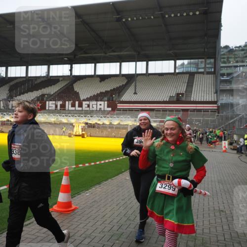 07.12.2025 - St. Pauli X-Mass-Run No. 15 Fabian Wolf http://msf.ph/oto/9395308 07.12.2025 10:29:15 Ziel 161, 165, 1548, 1550, 1677, 1842, 2874, 3115, 3299, 3938, 3942 meine-sportfotos.de