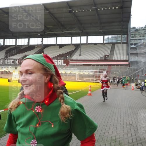 07.12.2025 - St. Pauli X-Mass-Run No. 15 Fabian Wolf http://msf.ph/oto/9395312 07.12.2025 10:29:15 Ziel 161, 165, 1548, 1550, 1677, 1842, 2874, 3115, 3299, 3938, 3942 meine-sportfotos.de