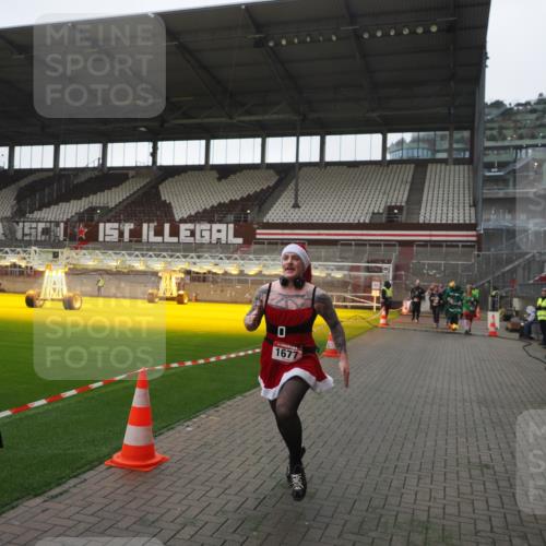 07.12.2025 - St. Pauli X-Mass-Run No. 15 Fabian Wolf http://msf.ph/oto/9395315 07.12.2025 10:29:16 Ziel 161, 165, 1548, 1550, 1677, 1842, 2874, 3115, 3299, 3938, 3942 meine-sportfotos.de