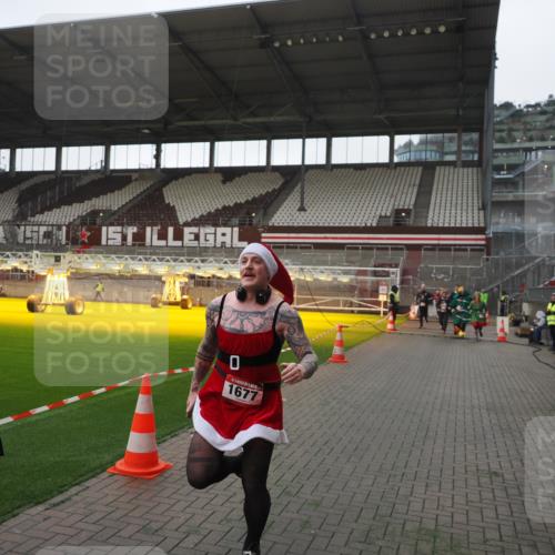 07.12.2025 - St. Pauli X-Mass-Run No. 15 Fabian Wolf http://msf.ph/oto/9395316 07.12.2025 10:29:17 Ziel 161, 165, 1548, 1550, 1677, 1842, 2874, 3115, 3299, 3470, 3938, 3942 meine-sportfotos.de