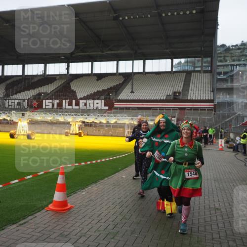 07.12.2025 - St. Pauli X-Mass-Run No. 15 Fabian Wolf http://msf.ph/oto/9395322 07.12.2025 10:29:24 Ziel 450, 458, 1373, 1548, 1550, 1677, 1842, 2001, 3115, 3299, 3470, 3938, 3942, 4007, 4009, 4264, 4266, 4440, 4531, 4695 meine-sportfotos.de