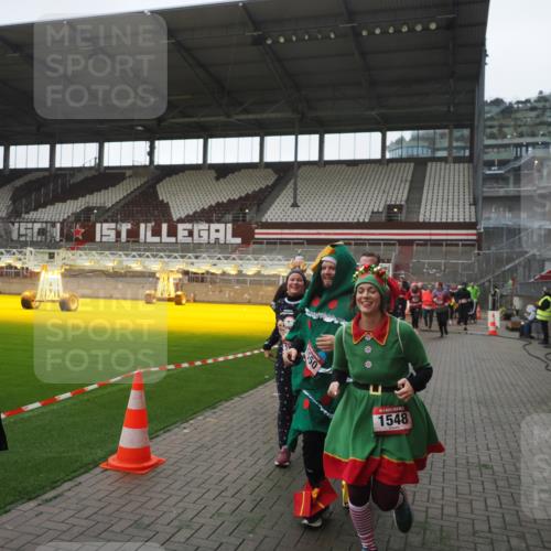 07.12.2025 - St. Pauli X-Mass-Run No. 15 Fabian Wolf http://msf.ph/oto/9395324 07.12.2025 10:29:24 Ziel 450, 458, 1373, 1548, 1550, 1677, 1842, 2001, 3115, 3299, 3470, 3938, 3942, 4007, 4009, 4264, 4266, 4440, 4531, 4695 meine-sportfotos.de