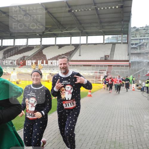 07.12.2025 - St. Pauli X-Mass-Run No. 15 Fabian Wolf http://msf.ph/oto/9395330 07.12.2025 10:29:25 Ziel 450, 458, 1373, 1548, 1550, 1677, 1842, 2001, 3080, 3115, 3299, 3470, 3942, 4007, 4009, 4264, 4266, 4293, 4296, 4440, 4531, 4695 meine-sportfotos.de
