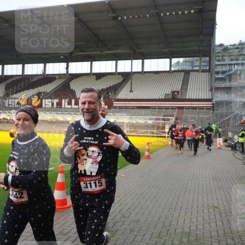 07.12.2025 - St. Pauli X-Mass-Run No. 15 Fabian Wolf http://msf.ph/oto/9395331 07.12.2025 10:29:25 Ziel 450, 458, 1373, 1548, 1550, 1677, 1842, 2001, 3080, 3115, 3299, 3470, 3942, 4007, 4009, 4264, 4266, 4293, 4296, 4440, 4531, 4695 meine-sportfotos.de