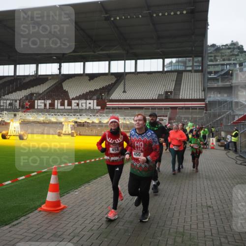07.12.2025 - St. Pauli X-Mass-Run No. 15 Fabian Wolf http://msf.ph/oto/9395344 07.12.2025 10:29:30 Ziel 450, 458, 1039, 1373, 1548, 1550, 1677, 1842, 2001, 3080, 3115, 3468, 3469, 3470, 4007, 4009, 4126, 4264, 4266, 4293, 4296, 4440, 4531, 4695 meine-sportfotos.de