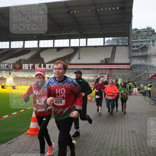 07.12.2025 - St. Pauli X-Mass-Run No. 15 Fabian Wolf http://msf.ph/oto/9395347 07.12.2025 10:29:31 Ziel 450, 458, 1039, 1198, 1204, 1209, 1373, 1548, 1550, 1677, 1842, 2001, 3080, 3115, 3468, 3469, 3470, 4007, 4009, 4126, 4264, 4266, 4293, 4296, 4440, 4531, 4695 meine-sportfotos.de