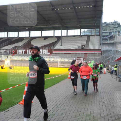 07.12.2025 - St. Pauli X-Mass-Run No. 15 Fabian Wolf http://msf.ph/oto/9395349 07.12.2025 10:29:31 Ziel 450, 458, 1039, 1198, 1204, 1209, 1373, 1548, 1550, 1677, 1842, 2001, 3080, 3115, 3468, 3469, 3470, 4007, 4009, 4126, 4264, 4266, 4293, 4296, 4440, 4531, 4695 meine-sportfotos.de