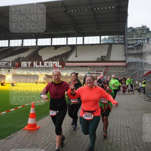 07.12.2025 - St. Pauli X-Mass-Run No. 15 Fabian Wolf http://msf.ph/oto/9395353 07.12.2025 10:29:33 Ziel 450, 458, 1039, 1198, 1201, 1204, 1209, 1373, 1548, 1550, 1677, 1842, 2001, 3080, 3115, 3468, 3469, 3470, 4007, 4009, 4126, 4264, 4266, 4293, 4296, 4440, 4531, 4695 meine-sportfotos.de