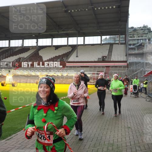 07.12.2025 - St. Pauli X-Mass-Run No. 15 Fabian Wolf http://msf.ph/oto/9395360 07.12.2025 10:29:34 Ziel 450, 458, 1039, 1198, 1201, 1204, 1209, 1373, 1548, 1550, 1842, 2001, 3080, 3115, 3468, 3469, 3470, 4007, 4009, 4126, 4264, 4266, 4293, 4296, 4440, 4531, 4695 meine-sportfotos.de