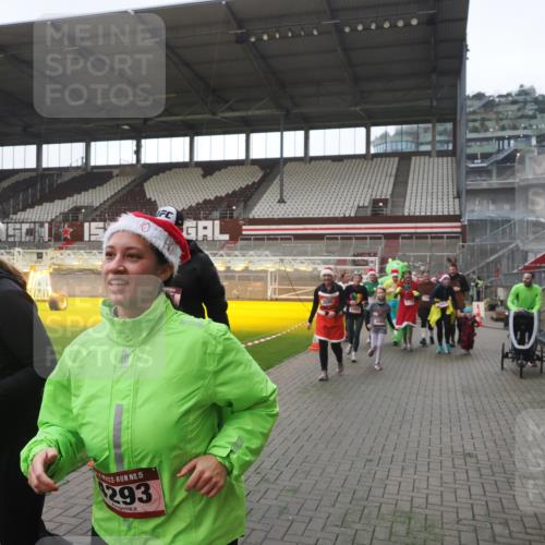 07.12.2025 - St. Pauli X-Mass-Run No. 15 Fabian Wolf http://msf.ph/oto/9395371 07.12.2025 10:29:37 Ziel 450, 458, 1039, 1198, 1201, 1204, 1209, 1373, 2001, 2878, 3080, 3468, 3469, 3470, 3516, 4007, 4009, 4126, 4264, 4266, 4293, 4296, 4440, 4472, 4476, 4531, 4695 meine-sportfotos.de