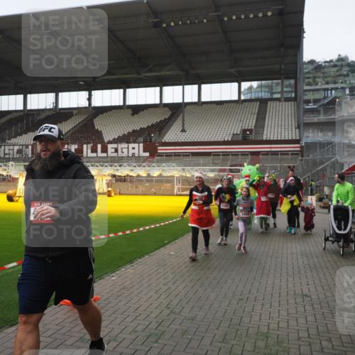 07.12.2025 - St. Pauli X-Mass-Run No. 15 Fabian Wolf http://msf.ph/oto/9395372 07.12.2025 10:29:37 Ziel 450, 458, 1039, 1198, 1201, 1204, 1209, 1373, 2001, 2878, 3080, 3468, 3469, 3470, 3516, 4007, 4009, 4126, 4264, 4266, 4293, 4296, 4440, 4472, 4476, 4531, 4695 meine-sportfotos.de