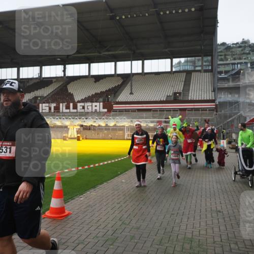 07.12.2025 - St. Pauli X-Mass-Run No. 15 Fabian Wolf http://msf.ph/oto/9395373 07.12.2025 10:29:38 Ziel 450, 458, 1039, 1198, 1201, 1204, 1209, 1373, 2001, 2878, 3080, 3468, 3469, 3497, 3516, 3517, 4007, 4009, 4126, 4264, 4266, 4293, 4296, 4440, 4472, 4476, 4531, 4695 meine-sportfotos.de