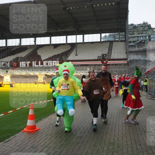 07.12.2025 - St. Pauli X-Mass-Run No. 15 Fabian Wolf http://msf.ph/oto/9395389 07.12.2025 10:29:41 Ziel 458, 1039, 1198, 1201, 1204, 1209, 1373, 1669, 2001, 2878, 3080, 3468, 3469, 3494, 3497, 3516, 3517, 4007, 4009, 4126, 4264, 4266, 4293, 4296, 4440, 4472, 4476, 4531, 4695 meine-sportfotos.de