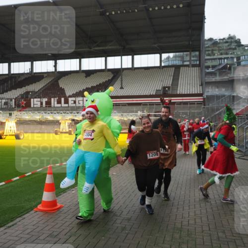07.12.2025 - St. Pauli X-Mass-Run No. 15 Fabian Wolf http://msf.ph/oto/9395390 07.12.2025 10:29:41 Ziel 458, 1039, 1198, 1201, 1204, 1209, 1373, 1669, 2001, 2878, 3080, 3468, 3469, 3494, 3497, 3516, 3517, 4007, 4009, 4126, 4264, 4266, 4293, 4296, 4440, 4472, 4476, 4531, 4695 meine-sportfotos.de