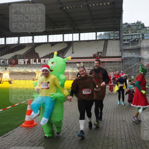 07.12.2025 - St. Pauli X-Mass-Run No. 15 Fabian Wolf http://msf.ph/oto/9395391 07.12.2025 10:29:41 Ziel 458, 1039, 1198, 1201, 1204, 1209, 1373, 1669, 2001, 2878, 3080, 3468, 3469, 3494, 3497, 3516, 3517, 4007, 4009, 4126, 4264, 4266, 4293, 4296, 4440, 4472, 4476, 4531, 4695 meine-sportfotos.de