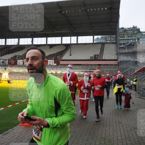 07.12.2025 - St. Pauli X-Mass-Run No. 15 Fabian Wolf http://msf.ph/oto/9395403 07.12.2025 10:29:45 Ziel 10, 423, 426, 1039, 1090, 1091, 1198, 1201, 1204, 1209, 1669, 2878, 3080, 3468, 3469, 3494, 3497, 3516, 3517, 4126, 4293, 4296, 4472, 4476 meine-sportfotos.de