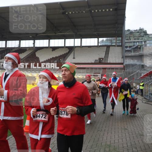 07.12.2025 - St. Pauli X-Mass-Run No. 15 Fabian Wolf http://msf.ph/oto/9395405 07.12.2025 10:29:47 Ziel 10, 423, 426, 1090, 1091, 1198, 1201, 1204, 1209, 1669, 2878, 3468, 3469, 3494, 3497, 3516, 3517, 4126, 4472, 4476, 4534, 4546 meine-sportfotos.de
