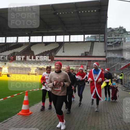07.12.2025 - St. Pauli X-Mass-Run No. 15 Fabian Wolf http://msf.ph/oto/9395406 07.12.2025 10:29:48 Ziel 10, 423, 426, 1090, 1091, 1198, 1201, 1204, 1209, 1669, 2878, 3468, 3469, 3494, 3497, 3516, 3517, 4126, 4472, 4476, 4534, 4546 meine-sportfotos.de