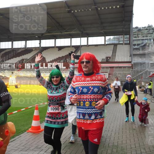 07.12.2025 - St. Pauli X-Mass-Run No. 15 Fabian Wolf http://msf.ph/oto/9395419 07.12.2025 10:29:53 Ziel 10, 423, 426, 1090, 1091, 1669, 2878, 3494, 3497, 3516, 3517, 4472, 4476, 4533, 4534, 4546 meine-sportfotos.de
