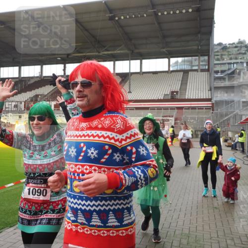 07.12.2025 - St. Pauli X-Mass-Run No. 15 Fabian Wolf http://msf.ph/oto/9395421 07.12.2025 10:29:53 Ziel 10, 423, 426, 1090, 1091, 1669, 2878, 3494, 3497, 3516, 3517, 4472, 4476, 4533, 4534, 4546 meine-sportfotos.de