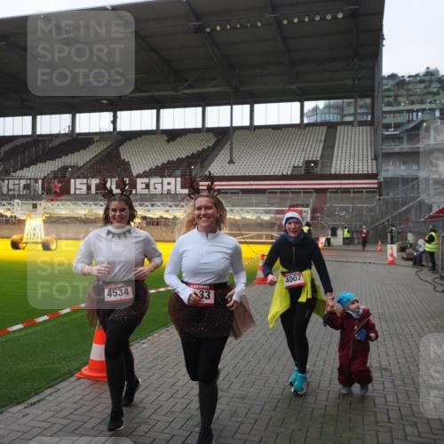 07.12.2025 - St. Pauli X-Mass-Run No. 15 Fabian Wolf http://msf.ph/oto/9395435 07.12.2025 10:29:57 Ziel 10, 423, 426, 1090, 1091, 1669, 3494, 3497, 3516, 3517, 4533, 4534, 4546 meine-sportfotos.de