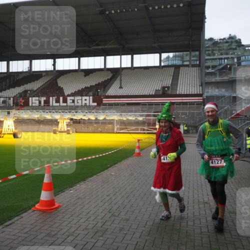 07.12.2025 - St. Pauli X-Mass-Run No. 15 Fabian Wolf http://msf.ph/oto/9395465 07.12.2025 10:30:22 Ziel 1696, 2910 meine-sportfotos.de