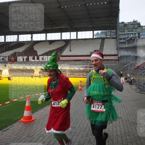07.12.2025 - St. Pauli X-Mass-Run No. 15 Fabian Wolf http://msf.ph/oto/9395469 07.12.2025 10:30:23 Ziel 1696, 2910 meine-sportfotos.de