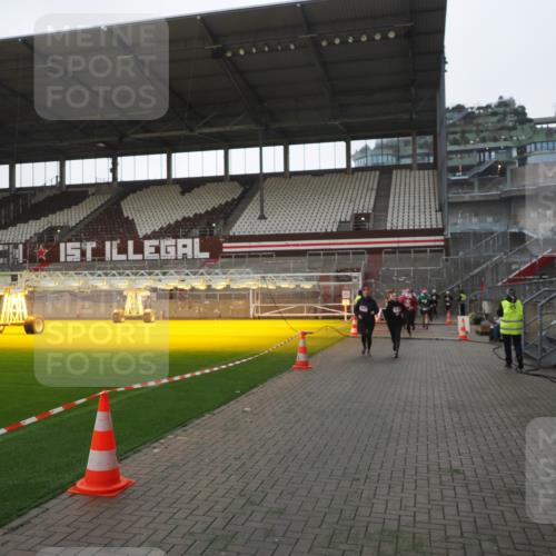 07.12.2025 - St. Pauli X-Mass-Run No. 15 Fabian Wolf http://msf.ph/oto/9395491 07.12.2025 10:30:38 Ziel 1698, 1700, 2537, 2910, 4845, 4847 meine-sportfotos.de